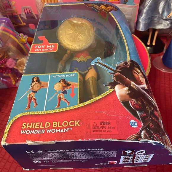 2016 DC Shield Block Wonder Woman Doll Action figure NIB - Picture 4 of 4